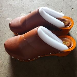 Clogs